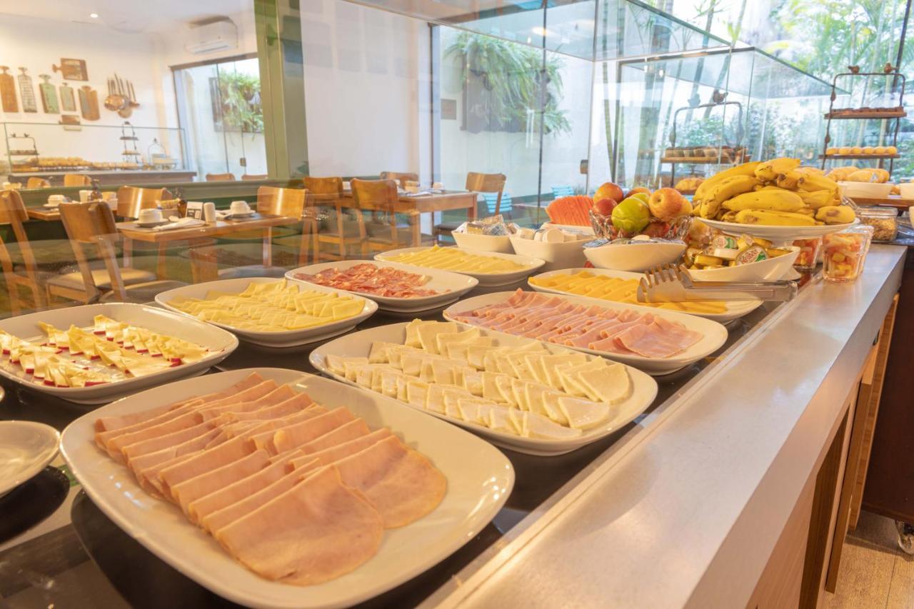 奥斯卡弗莱雷丽笙酒店 圣保罗 外观 照片 A buffet at a hotel