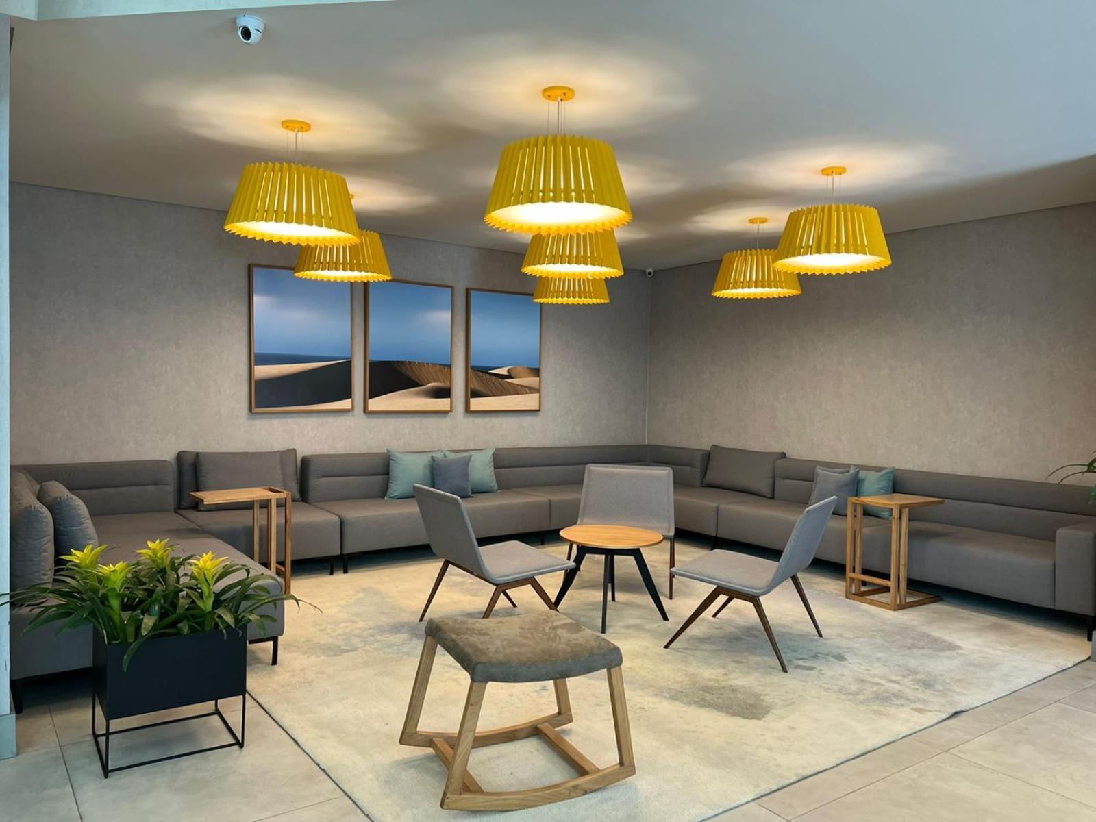 奥斯卡弗莱雷丽笙酒店 圣保罗 外观 照片 The lounge at Faro Airport