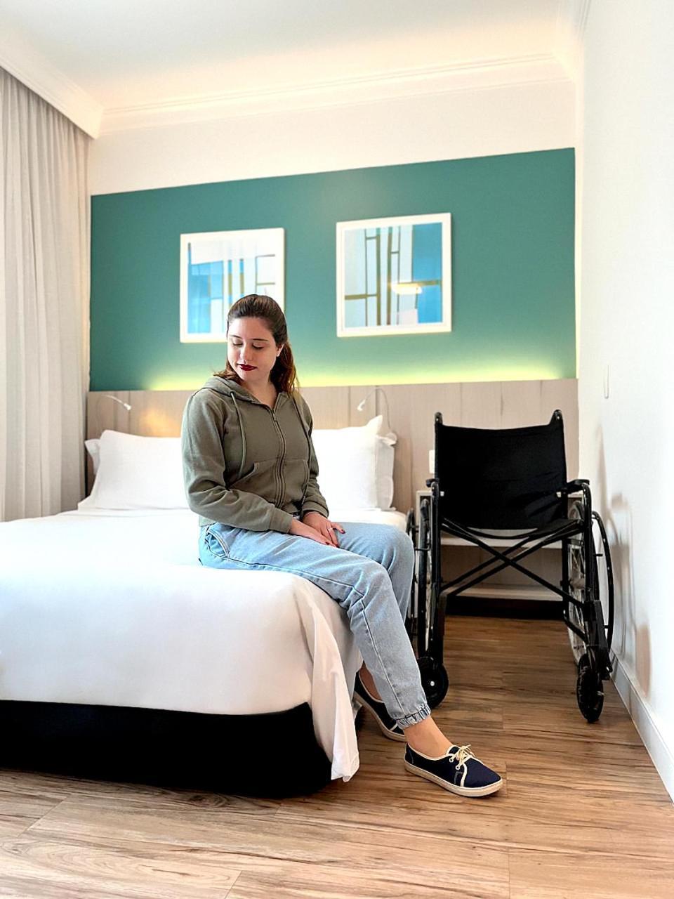 奥斯卡弗莱雷丽笙酒店 圣保罗 外观 照片 A disabled woman in a hotel room